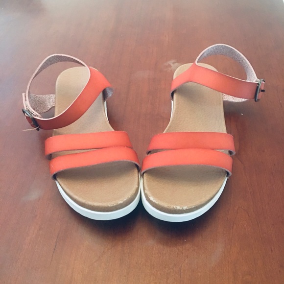 Sandals - Picture 3 of 9